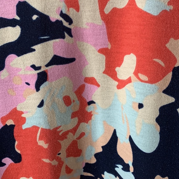 LulaRoe baseball style Tshirt - Picture 4 of 4